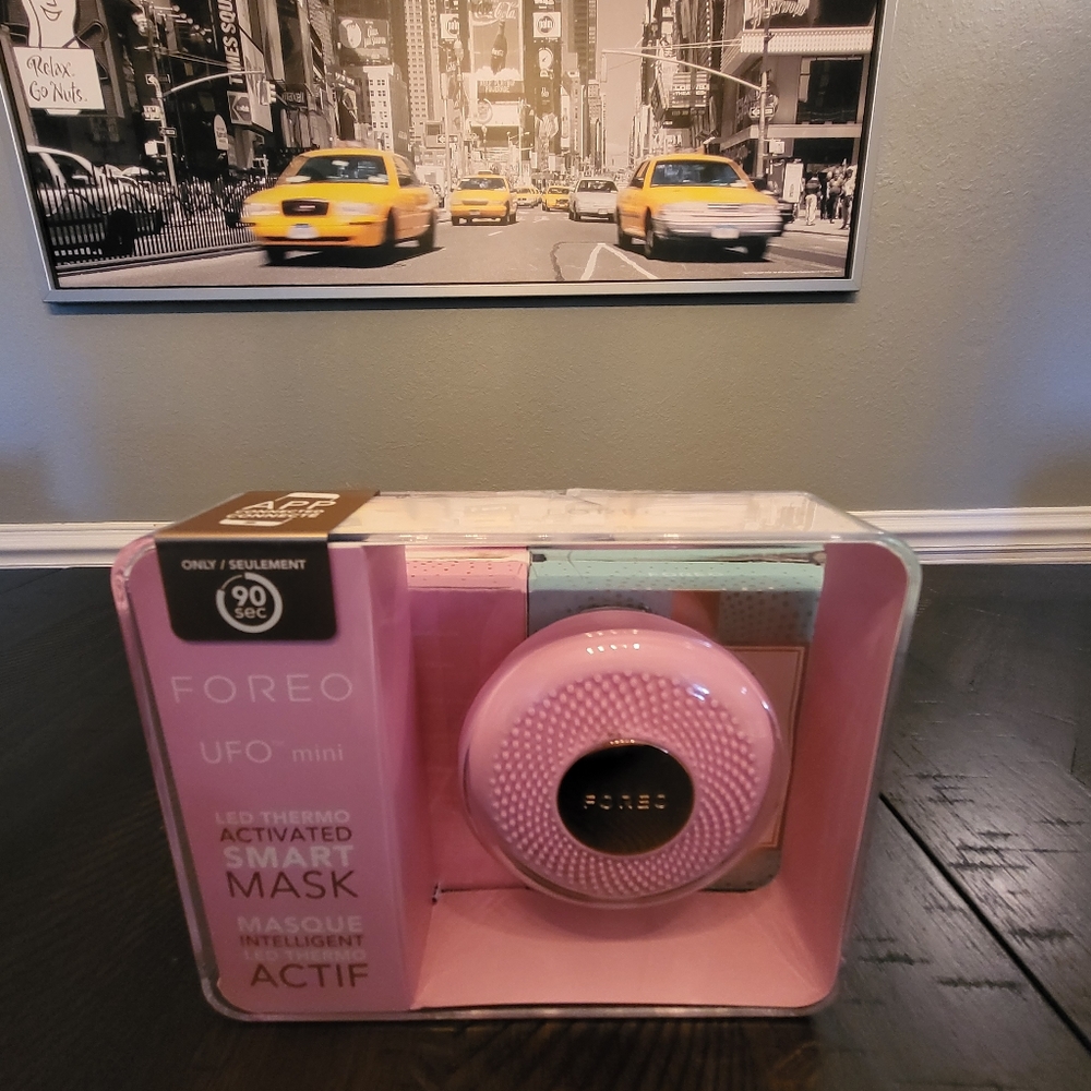 FOREO UFO pink pearl mini bundle w/7×4 face masks